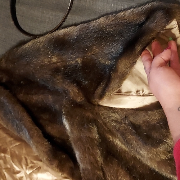 Vintage Fur Shawl/Cape - Picture 8 of 8